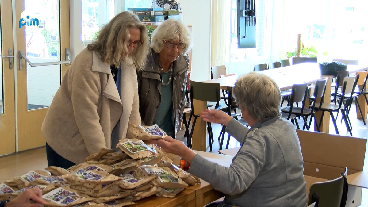 20251002 Bloembollenactie Duurzaam Edam-Volendam en WelzijnWonenPlus 04.jpg