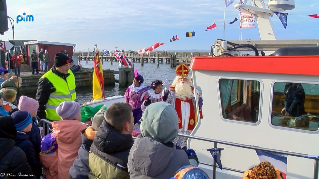 20251122IntochtSinterklaasMarken07Omroep_PIM.jpg