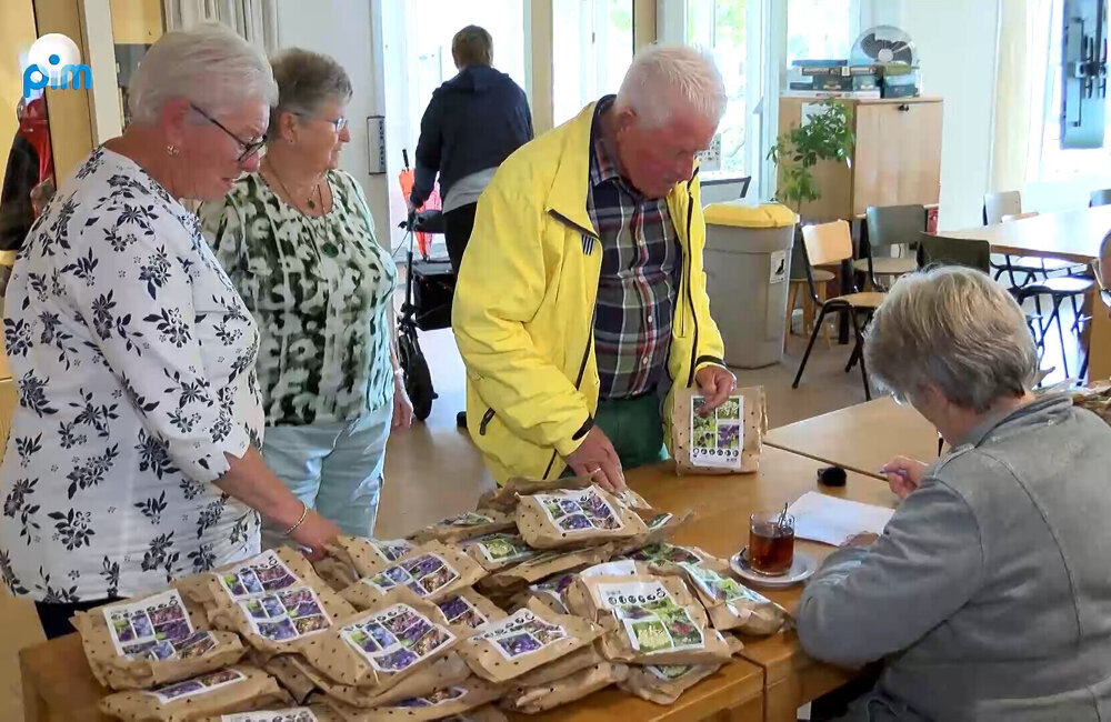 20251002 Bloembollenactie Duurzaam Edam-Volendam en WelzijnWonenPlus 05.jpg