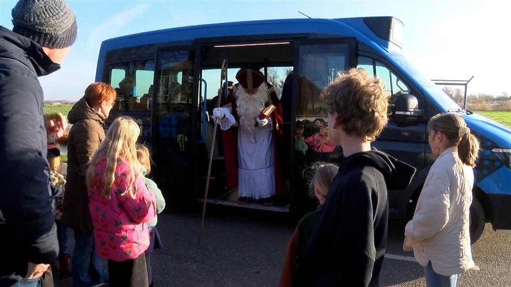 534954_20241201_Sinterklaas_met_Buurtbus_naar_Overleek00_04_04_06Still011---Omroep_PIM.jpg